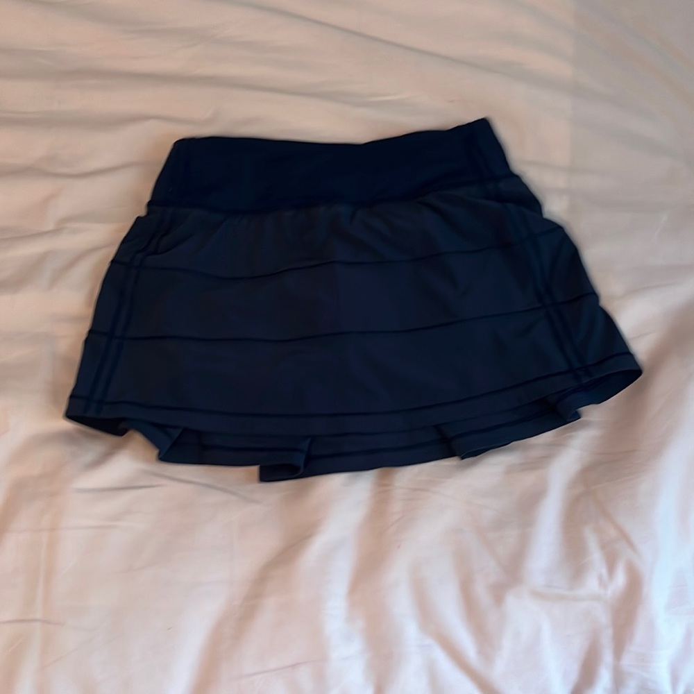 Hi! i’m selling this never worn navy blue lace rival skirt